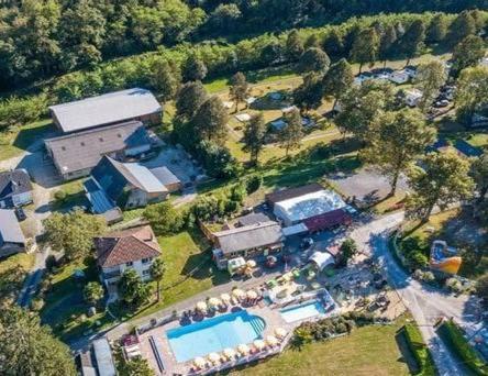 Oh! Campings - Camping Paradis A L'Ombre Des Tilleuls Peyrouse Exterior photo